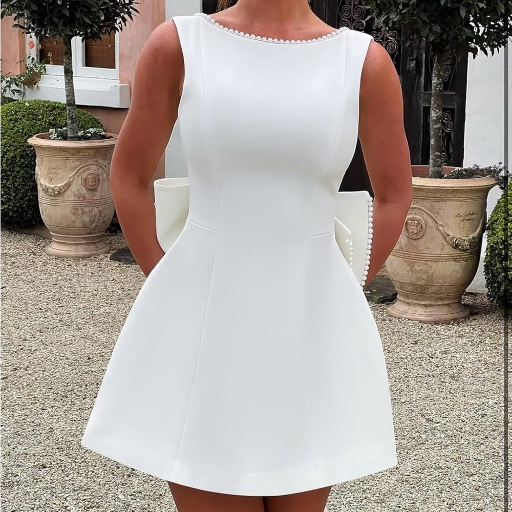 Elegant White Sleeveless Dress